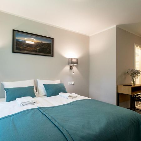 Przystanek Szrenica Hotel ชกลาร์สกา ปอเรมบา ภายนอก รูปภาพ