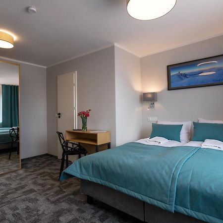 Przystanek Szrenica Hotel ชกลาร์สกา ปอเรมบา ภายนอก รูปภาพ