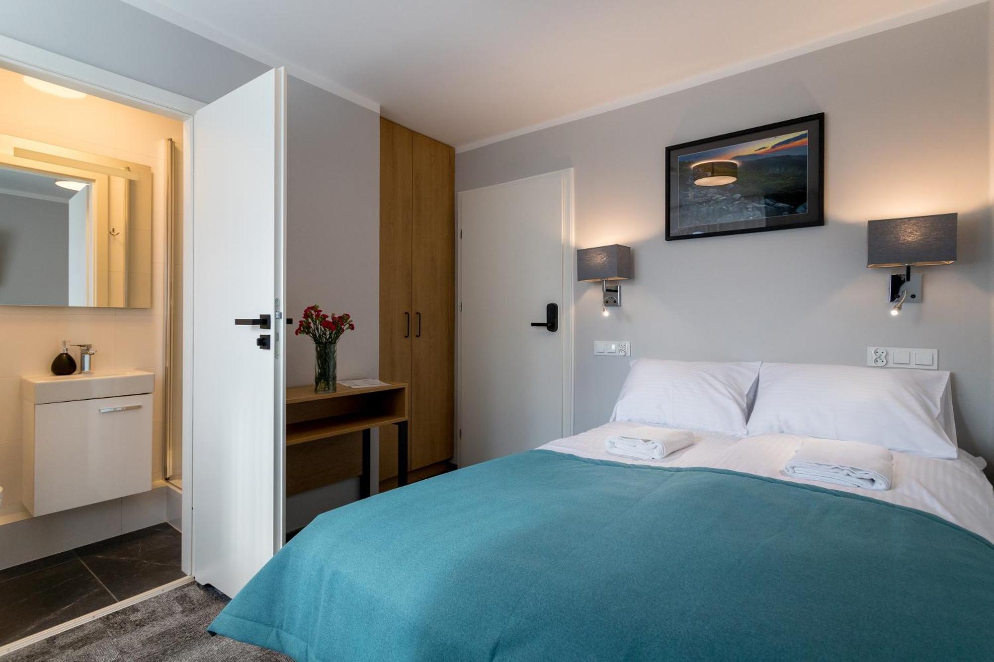 Przystanek Szrenica Hotel ชกลาร์สกา ปอเรมบา ภายนอก รูปภาพ