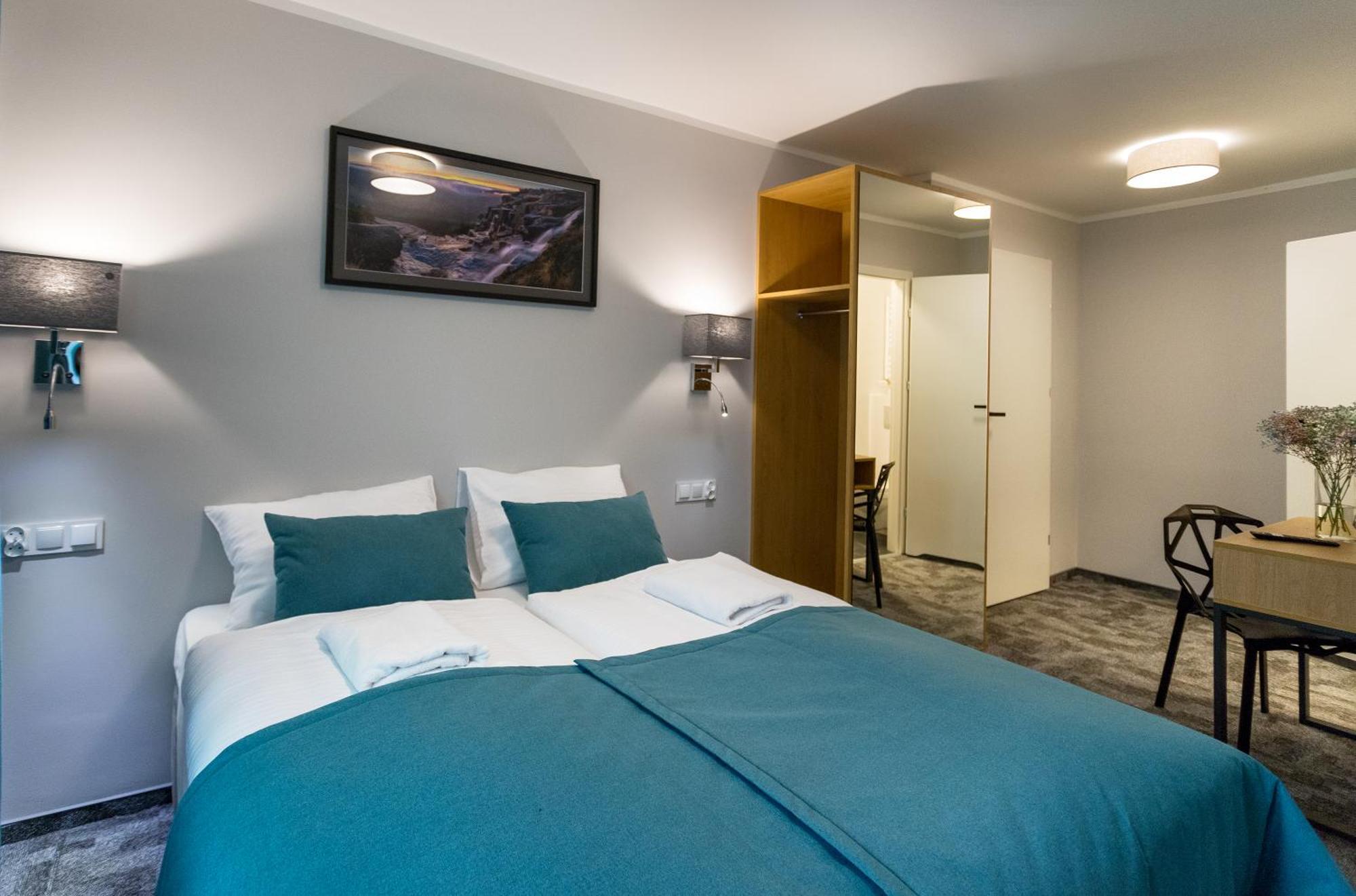 Przystanek Szrenica Hotel ชกลาร์สกา ปอเรมบา ภายนอก รูปภาพ