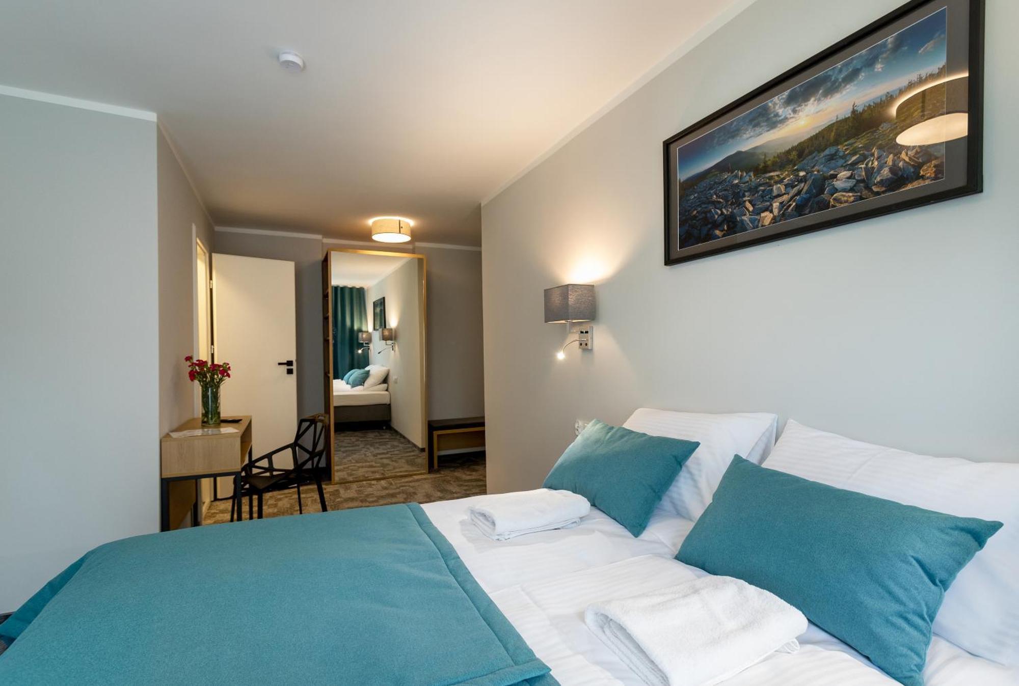 Przystanek Szrenica Hotel ชกลาร์สกา ปอเรมบา ภายนอก รูปภาพ