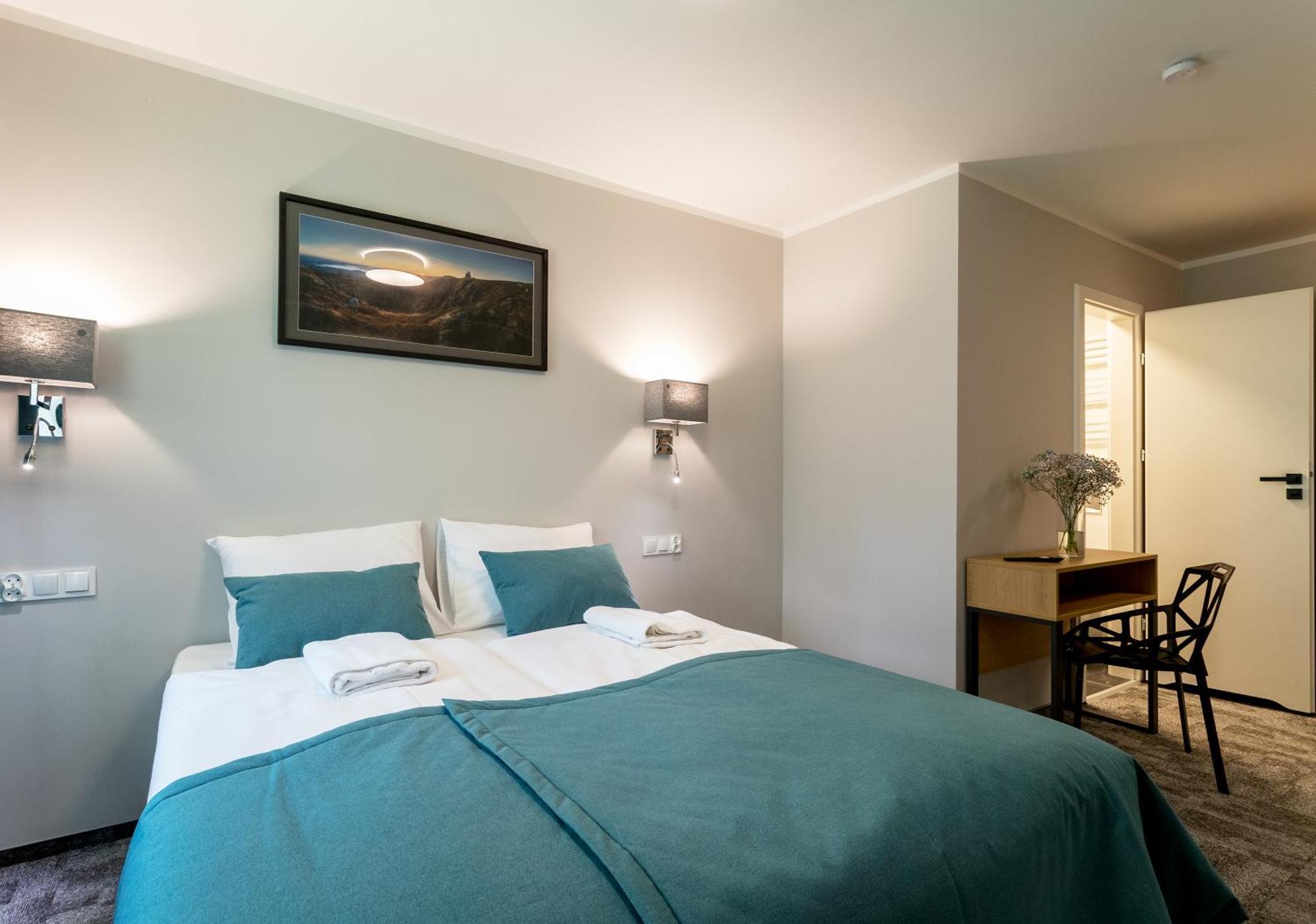 Przystanek Szrenica Hotel ชกลาร์สกา ปอเรมบา ภายนอก รูปภาพ