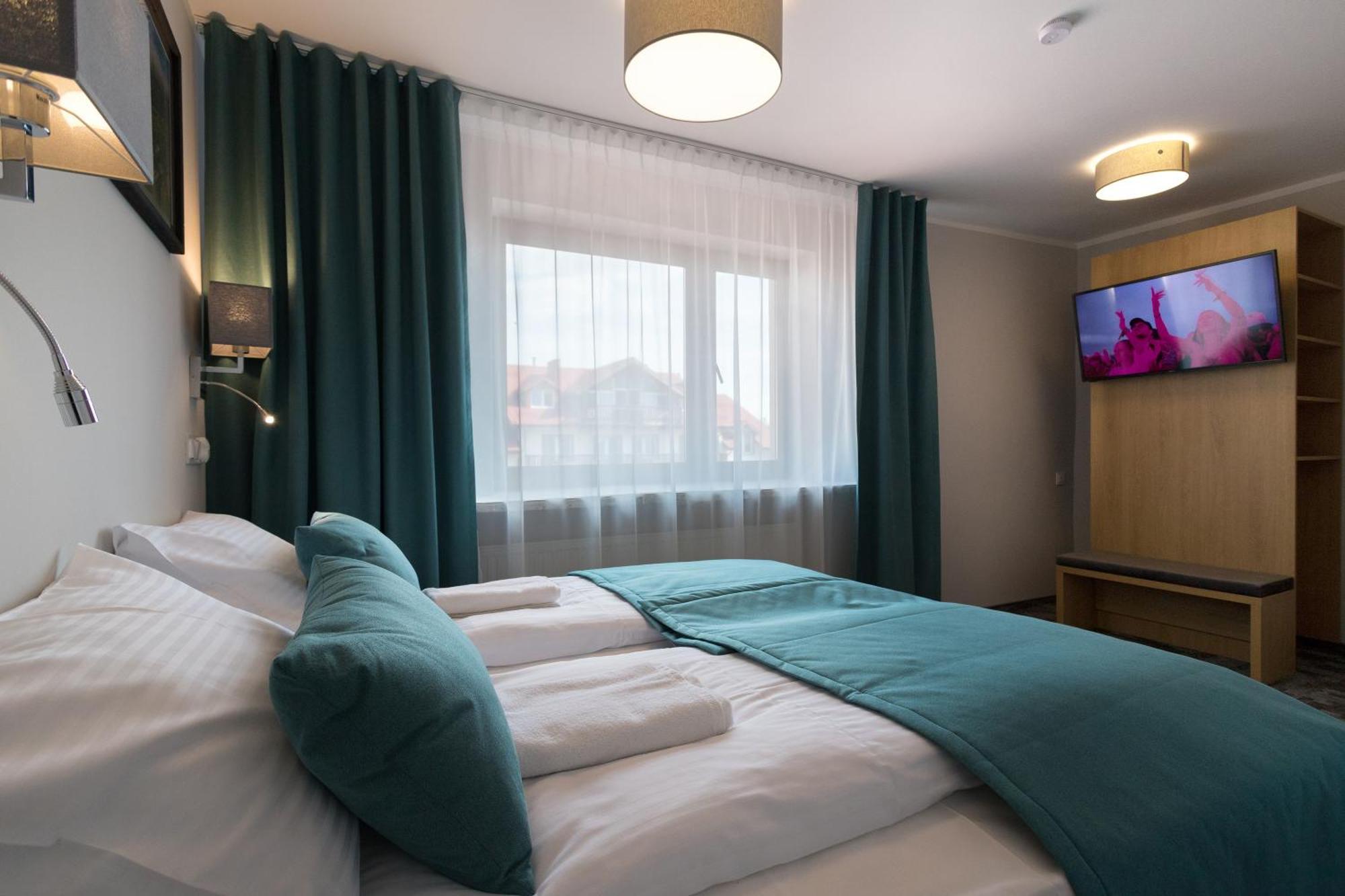 Przystanek Szrenica Hotel ชกลาร์สกา ปอเรมบา ภายนอก รูปภาพ
