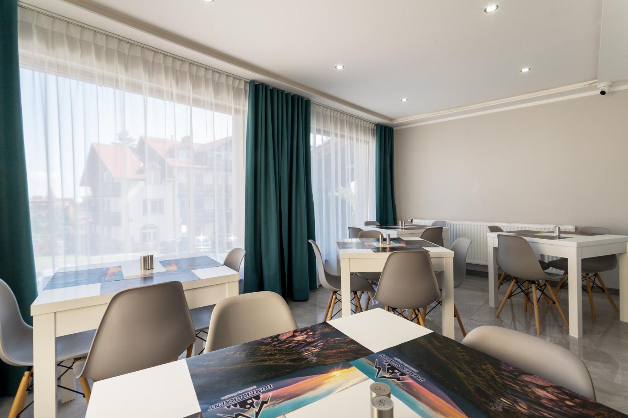 Przystanek Szrenica Hotel ชกลาร์สกา ปอเรมบา ภายนอก รูปภาพ