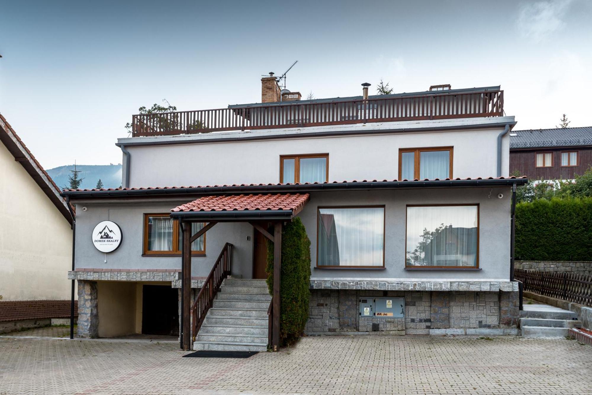 Przystanek Szrenica Hotel ชกลาร์สกา ปอเรมบา ภายนอก รูปภาพ